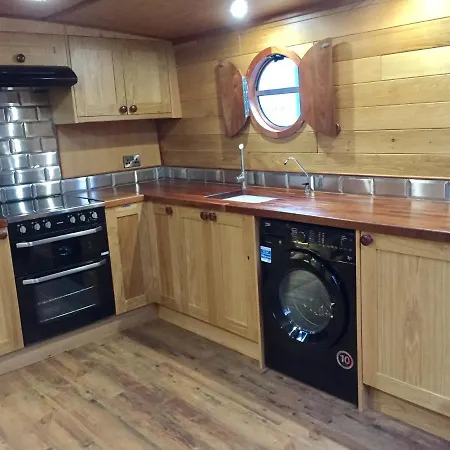 Luxury Boats And Moorings Limehouse Cut-3