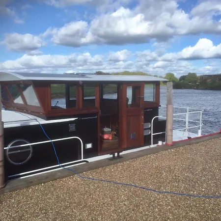 Luxury Boats And Moorings Limehouse Cut-2
