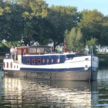 Luxury Boats And Moorings Waterworks River-2