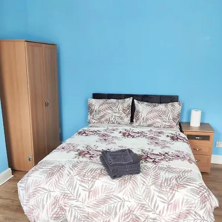 Cozy London Rooms-3