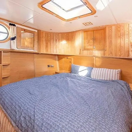 Luxury Boats And Moorings Bloomfield-2
