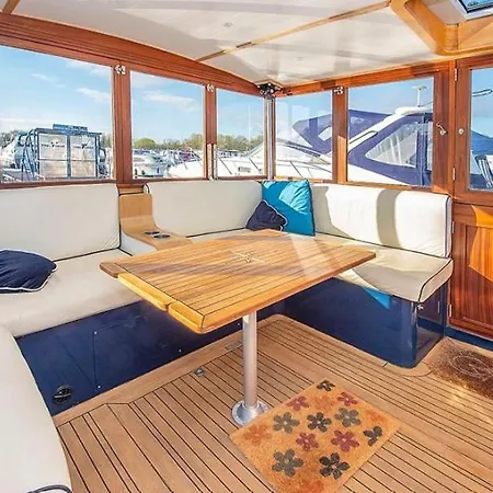 Luxury Boats And Moorings Bloomfield-3