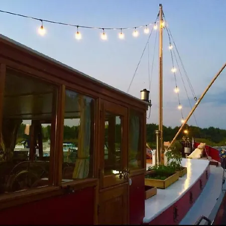 Luxury Boats And Moorings Kensal Town-2