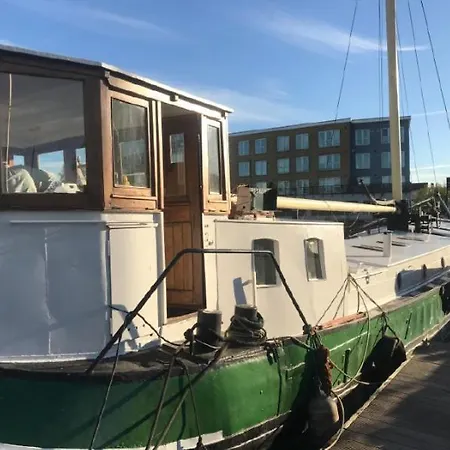 Luxury Boats And Moorings Westminster-3