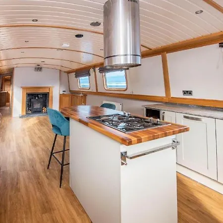 Luxury Boats And Moorings Scrubs Lane-2