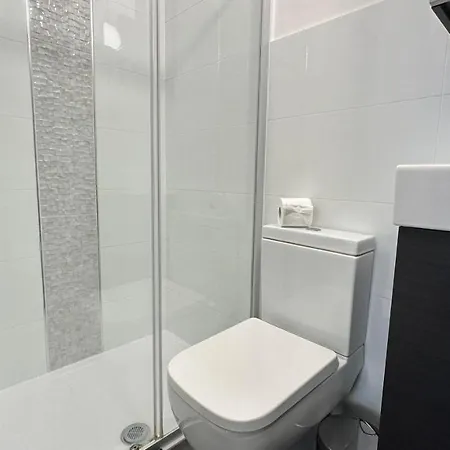 Comfortable Studio West London-3