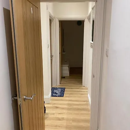 Stunning 1-Bed Apartment -Sleeps 2 & Central Links-3