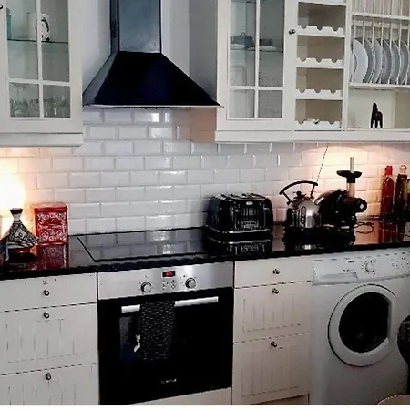 Beautiful Two Bedroom Flat In Kensington-3