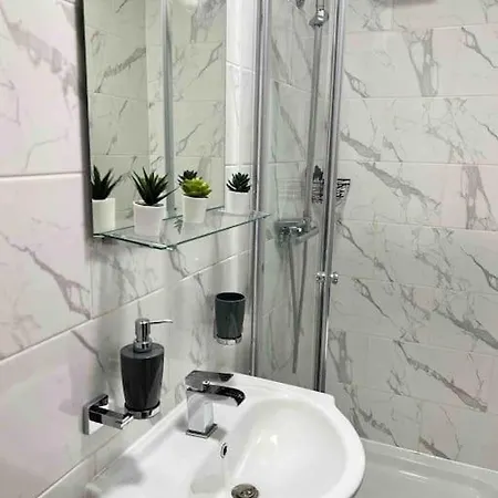 Beautiful One Bedroom Flat-3