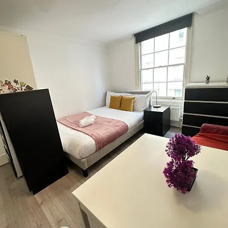 Spacious Comfortable Ensuite Rooms In 18Th Century Townhouse-3