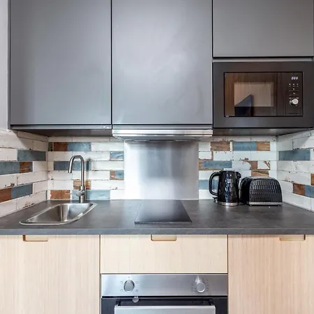First-Class 1Br Flat Near Woolwich Tube Station-3
