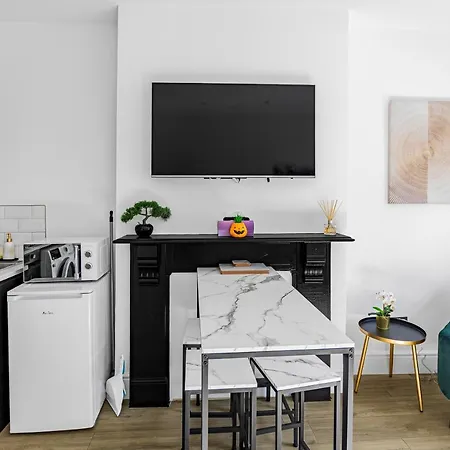 Modern 3 And 2 Bedroom Apartment In Maida Vale-2