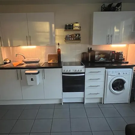 Nice Room In Chelsea-3