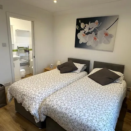 En-Suite At Denmark Hill-3