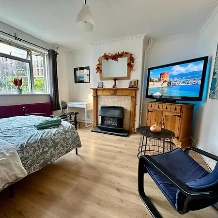 Whitechapel Rooms R1-3