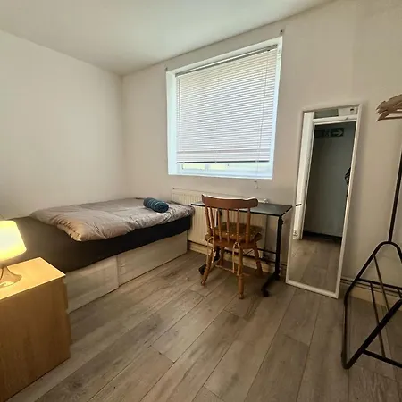 Bethnal Green Rooms R2-3