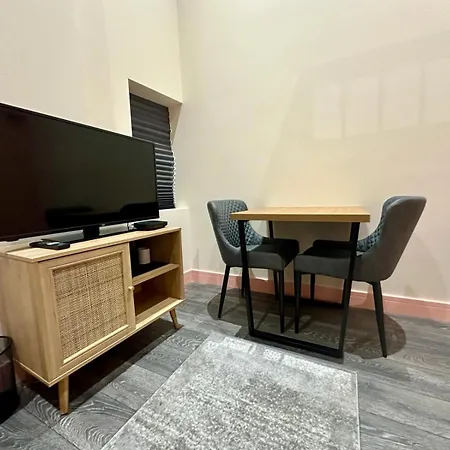 Cozy En-Suite Loft In Trendy Local-2