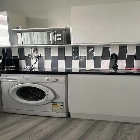 Apt - Sleeps 2 - Pets Ok - Acton Park & Stn Close-2