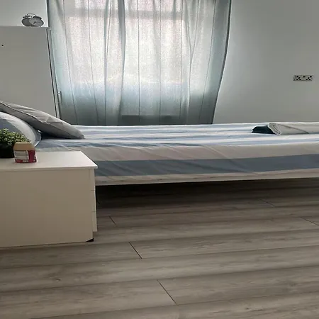 Apt - Sleeps 2 - Pets Ok - Acton Park & Stn Close-3