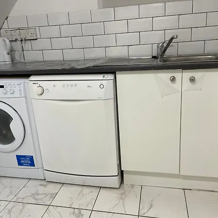 Double Bedroom With Bathroom En Suite In London Docklands Canary Wharf E14-3