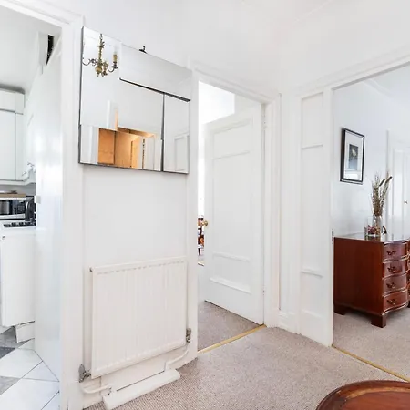 Executive Knightsbridge Apartment-2