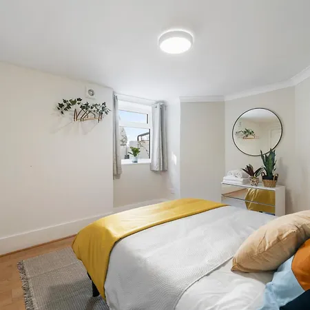 Modern 2 Bedroom Near Arsenal Stadium-2