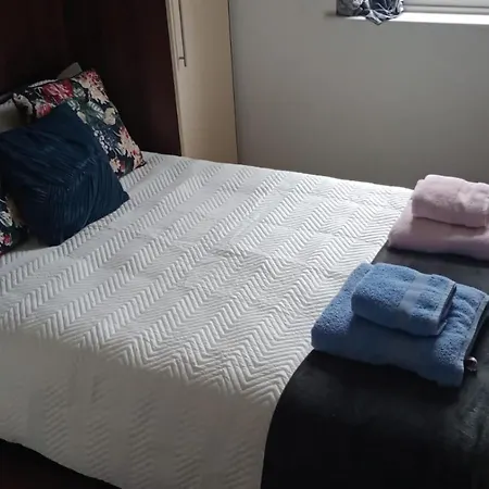 Notting Hill Next Door Bedroom-3
