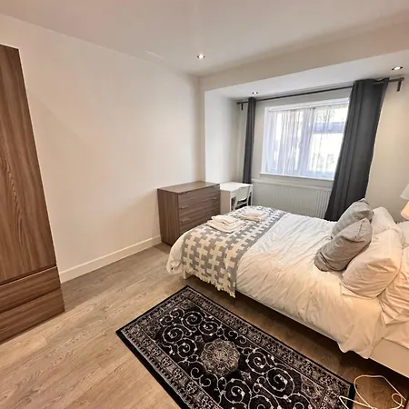 Double And Single Rooms In Bromley By Bow-3