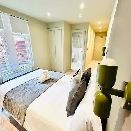 London Boutique Ensuite Room Like Hotel-3