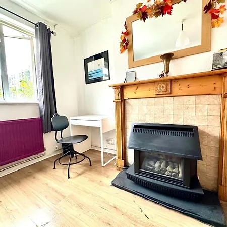Whitechapel Lindley House R2-2