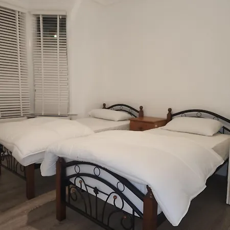 Stayeasy En-Suite London-3