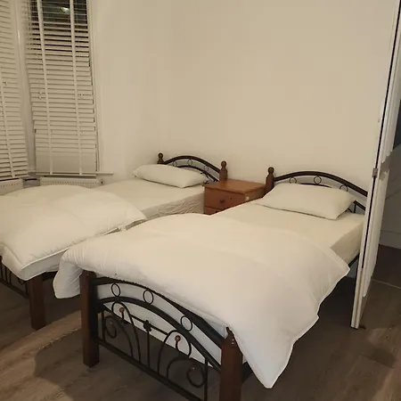 Stayeasy En-Suite London-2