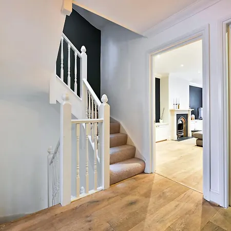 5 Bed House - Fancy - Sleep Up To 12 - Central-3