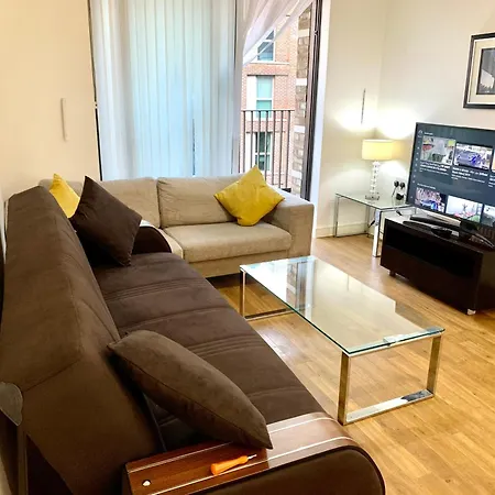 Dockland Excel 2 Bedroom Apartment-2