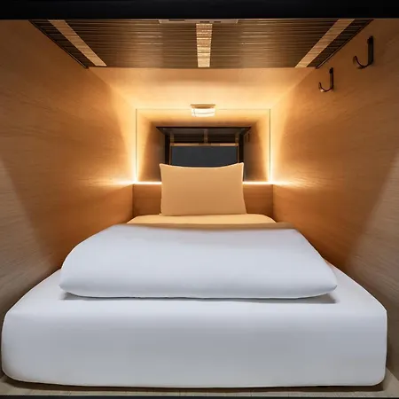 Zedwell Capsule Hotel Piccadilly Circus-2