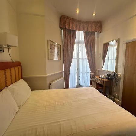 Hyde Park Radnor Hotel B&B-3