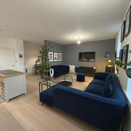 West London Luxury Oasis, Ealing Broadway - Best Location!!!-2