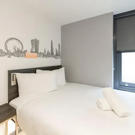 Easyhotel Victoria-2