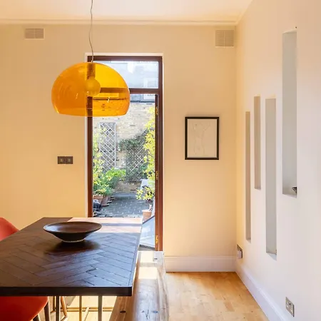 Charming Portobello Road Apartment - Pass The Keys-3