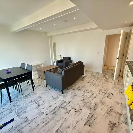 Deluxe Entire Apartment With 2X Bedrooms, 2X Bathrooms And A Big Living Room In The Olympic Park And Westfield At Stratford-2