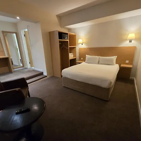Oyo The Luton Hotel-3