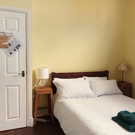 Room With Luxury Private Bathroom And Independent Entrance Near Tube-3
