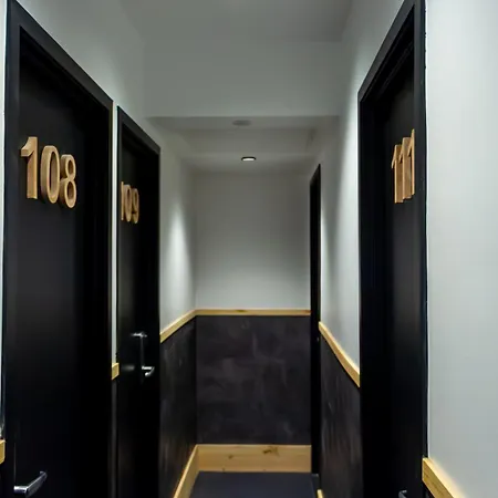 Easyhotel Paddington-3
