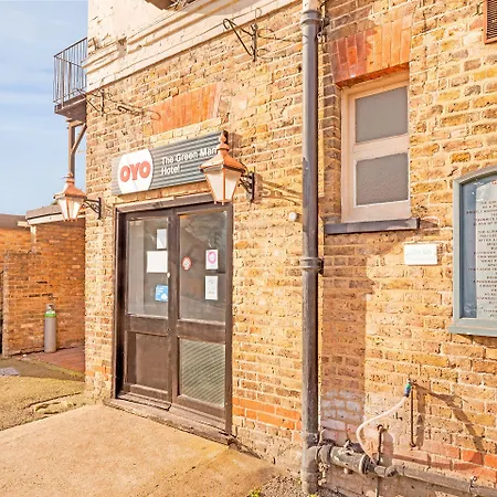 The Green Man Pub And Hotel By Oyo-3