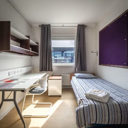 LSE Carr-Saunders Hall-2