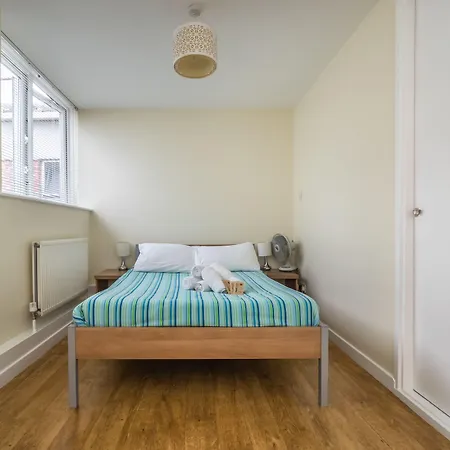 LSE Carr-Saunders Hall-2