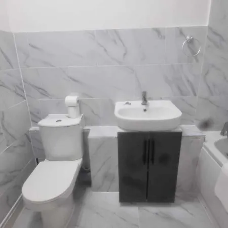Extra Large One Bedroom Flat With Parking-3
