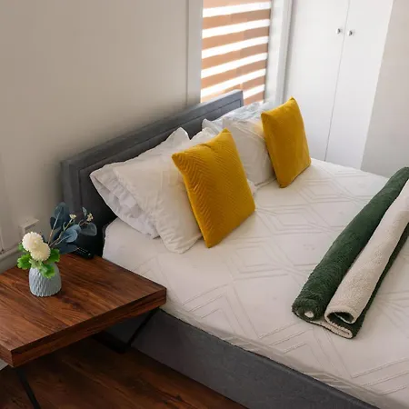 Dalston Luxe Studios, 10 Minutes Away From Liverpool Train Station-2