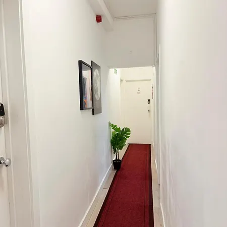 10 Minutes To Camdem Town Suites-3