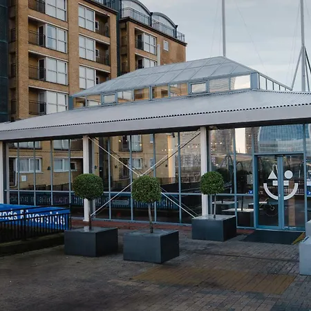 A&O London Docklands Riverside-3